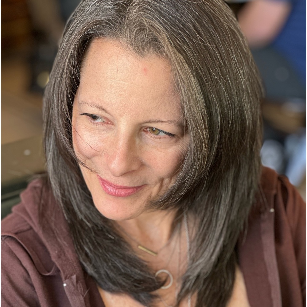 Hey~it’s Lisa Lee✨ Jewelry designer and collector. Welcome to my shoppe!